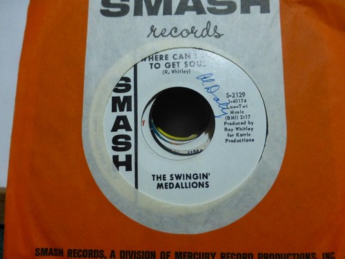 Swinging medallions bow - swinging,